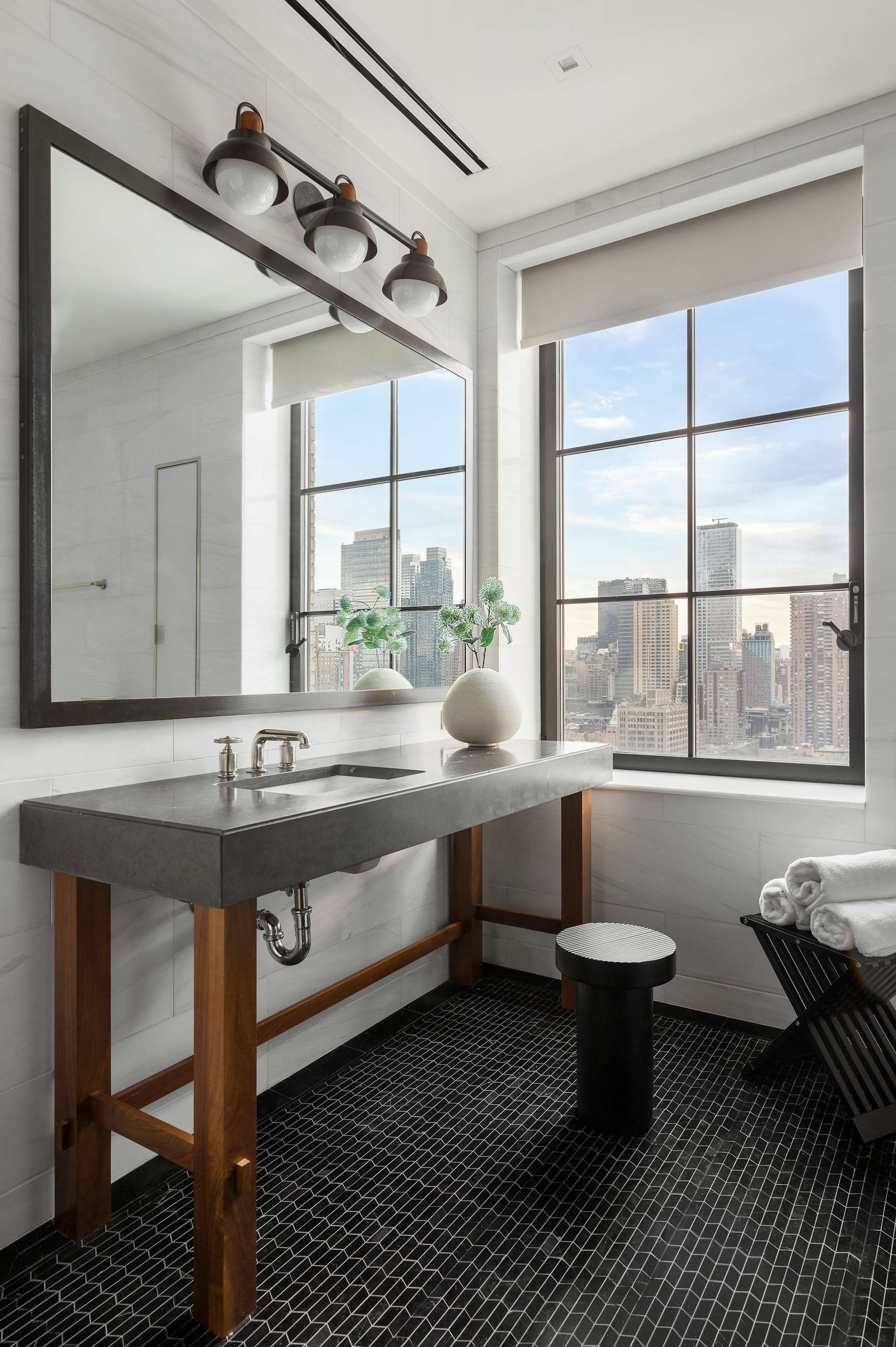 Photo 8 Of 9 In Take A Peek Inside Trevor Noah S Posh Manhattan Penthouse Dwell