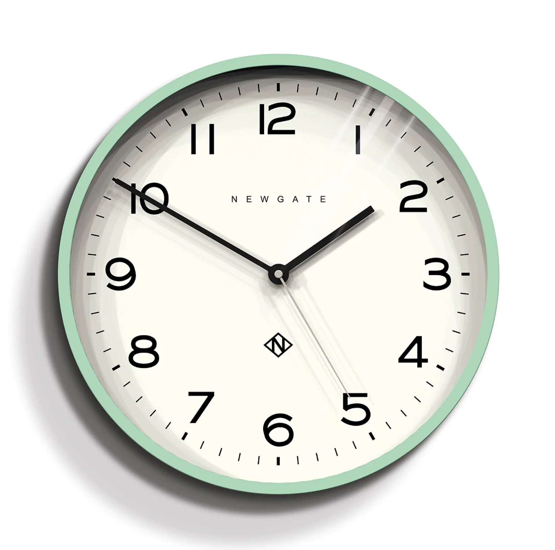 Newgate® Nummer Drie Railway Wandklok | Retro geïnspireerde moderne stationsklok | 37 cm | Rood | Marker Wijzerplaten | Midden-eeuwse stijl voor keuken, woonkamer of kantoor