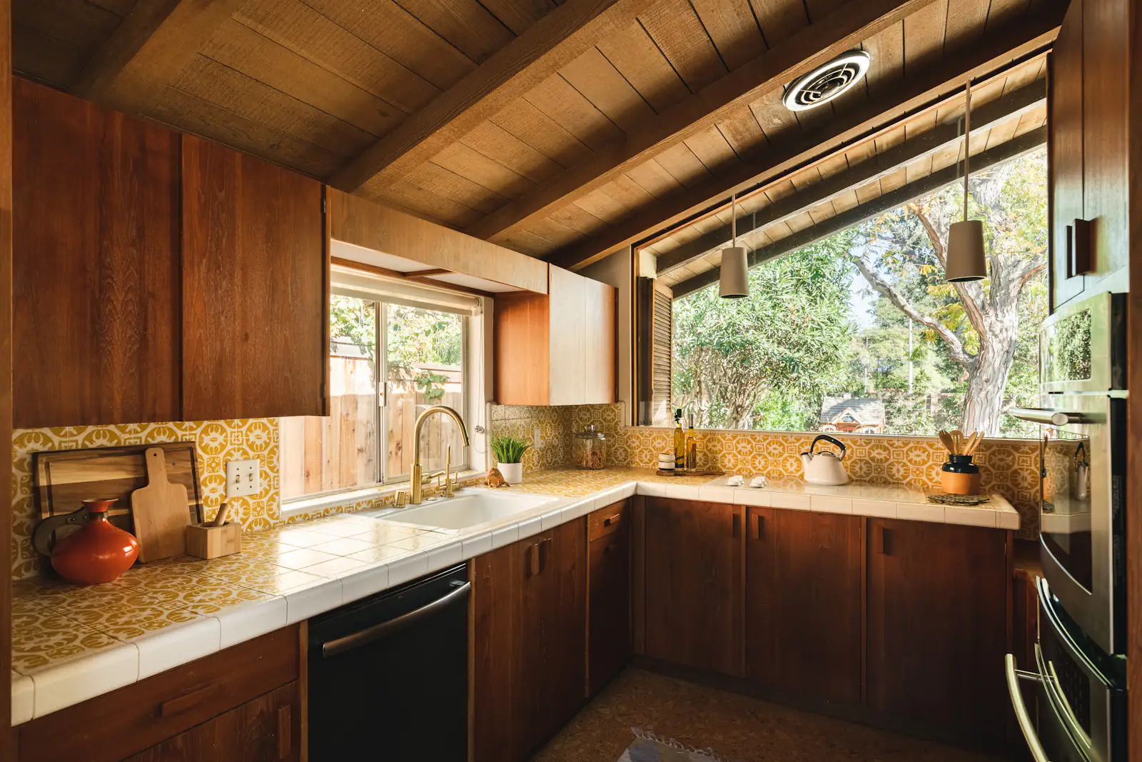 This Charming California Bungalow Is a Late ’60s Time Capsule - Dwell
