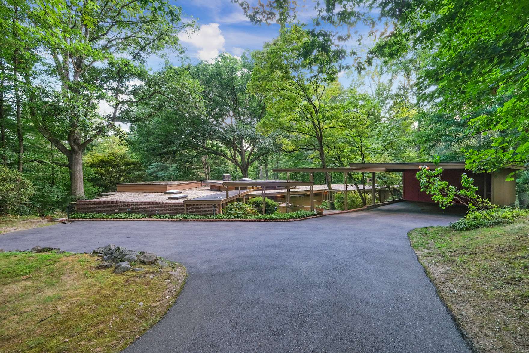 photo-2-of-11-in-a-usonian-gem-45-minutes-north-of-manhattan-lists-for