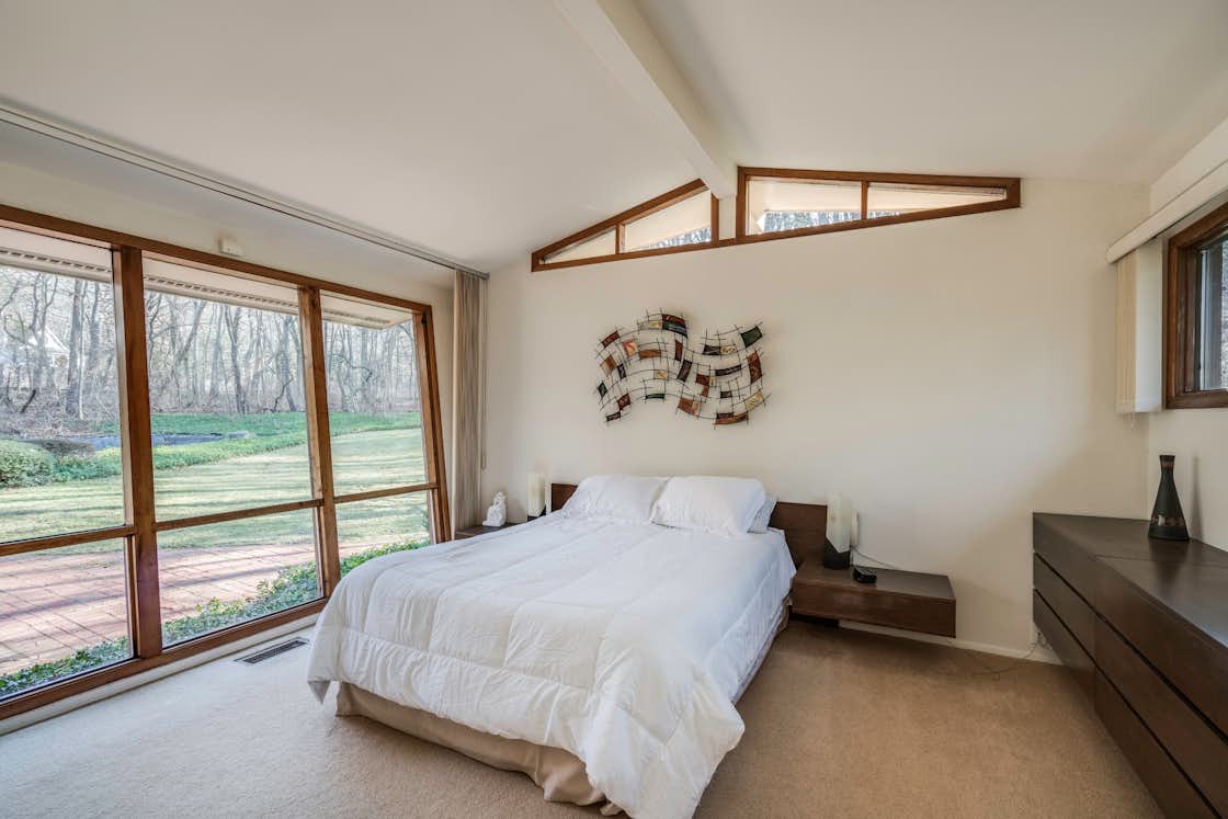 Photo 6 of 10 in This 899K Midcentury Was Designed by a 25YearOld