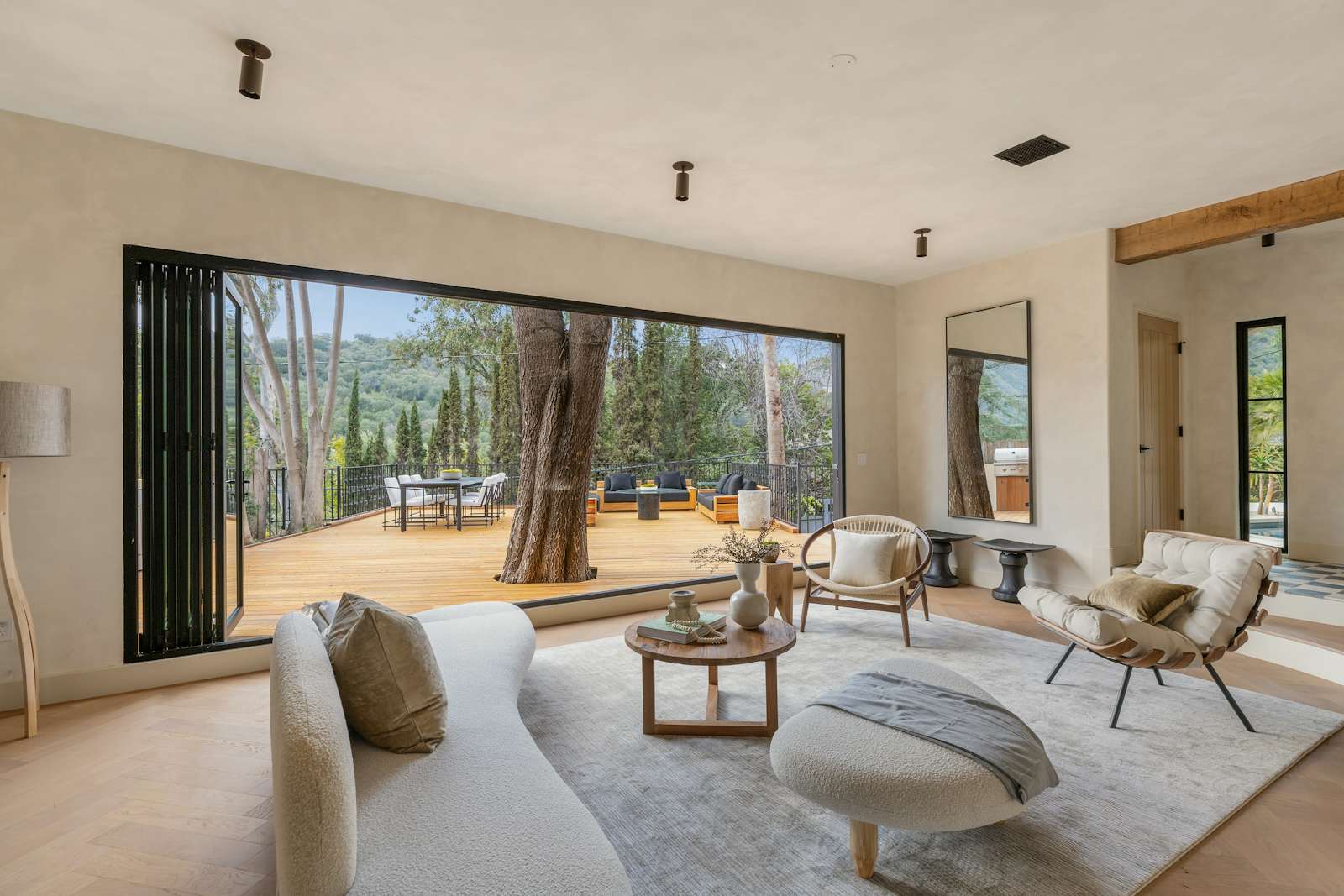 Photo 2 of 10 in Asking 2.9M, This Topanga Canyon Home Has Arches