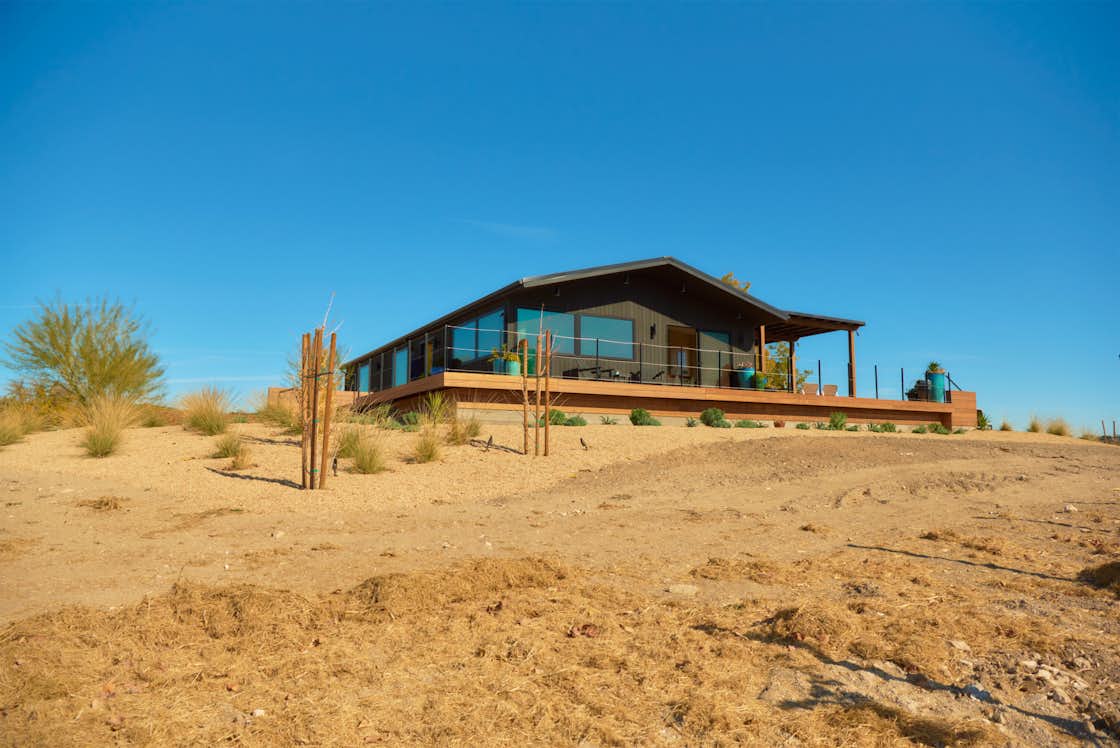 A DoubleWide Trailer in California Wine Country Gets a Refresh for 450,000 Dwell