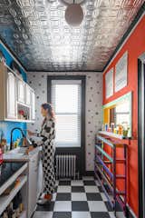 A Brooklyn Artist Infuses Her 1,000-Square-Foot Apartment With Her Signature “Pantone-Punk” Style - Photo 4 of 12 - 
