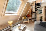 The cabin features minimal artwork throughout to maintain its minimalist concept.