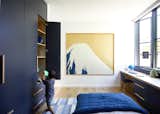 The boys’ bedrooms each feature large windows by Jeld-Wen and ample storage. The wallpaper mural depicting the peak of Mount Fuji is from Hovia.