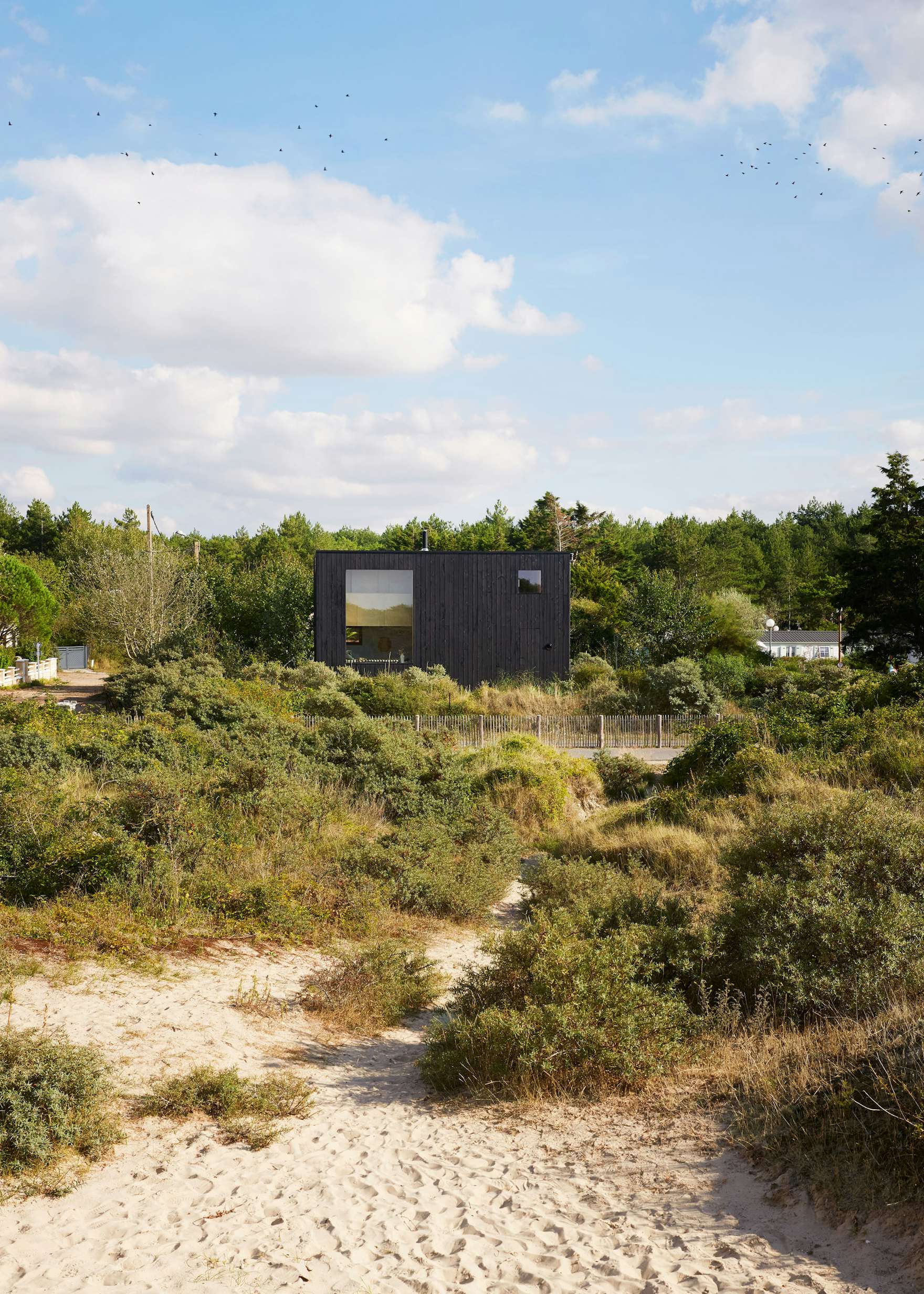 photo-3-of-14-in-slices-in-this-compact-cabin-in-northern-france-frame