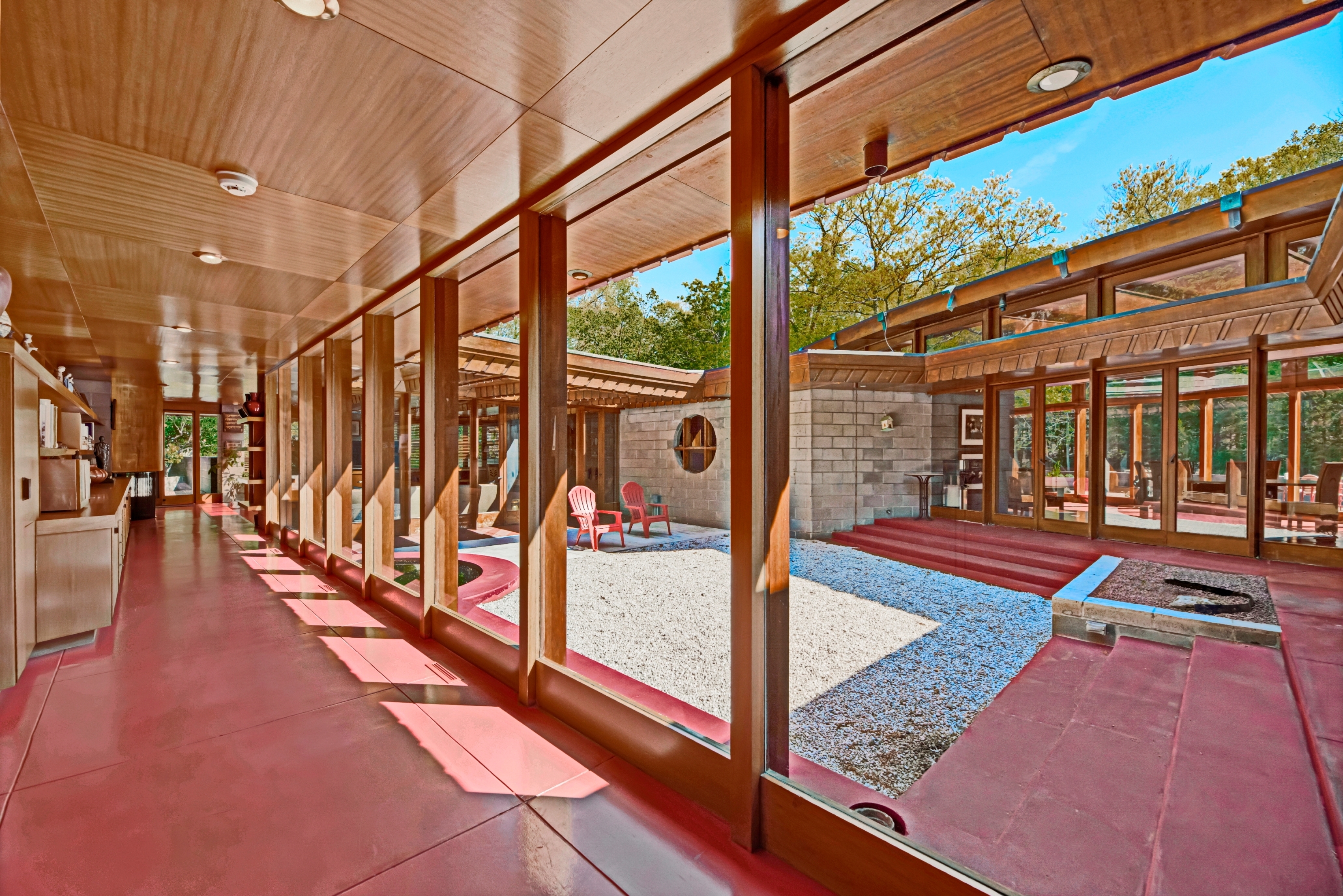 Photo 6 Of 10 In One Of Frank Lloyd Wright’s Largest Homes Just Hit The ...