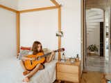 When mother and daughter need breaks from the house’s liveliness, Madalena takes to her bed, from Boa Safra, and Ana can relax in her bathroom, which looks out over the backyard.