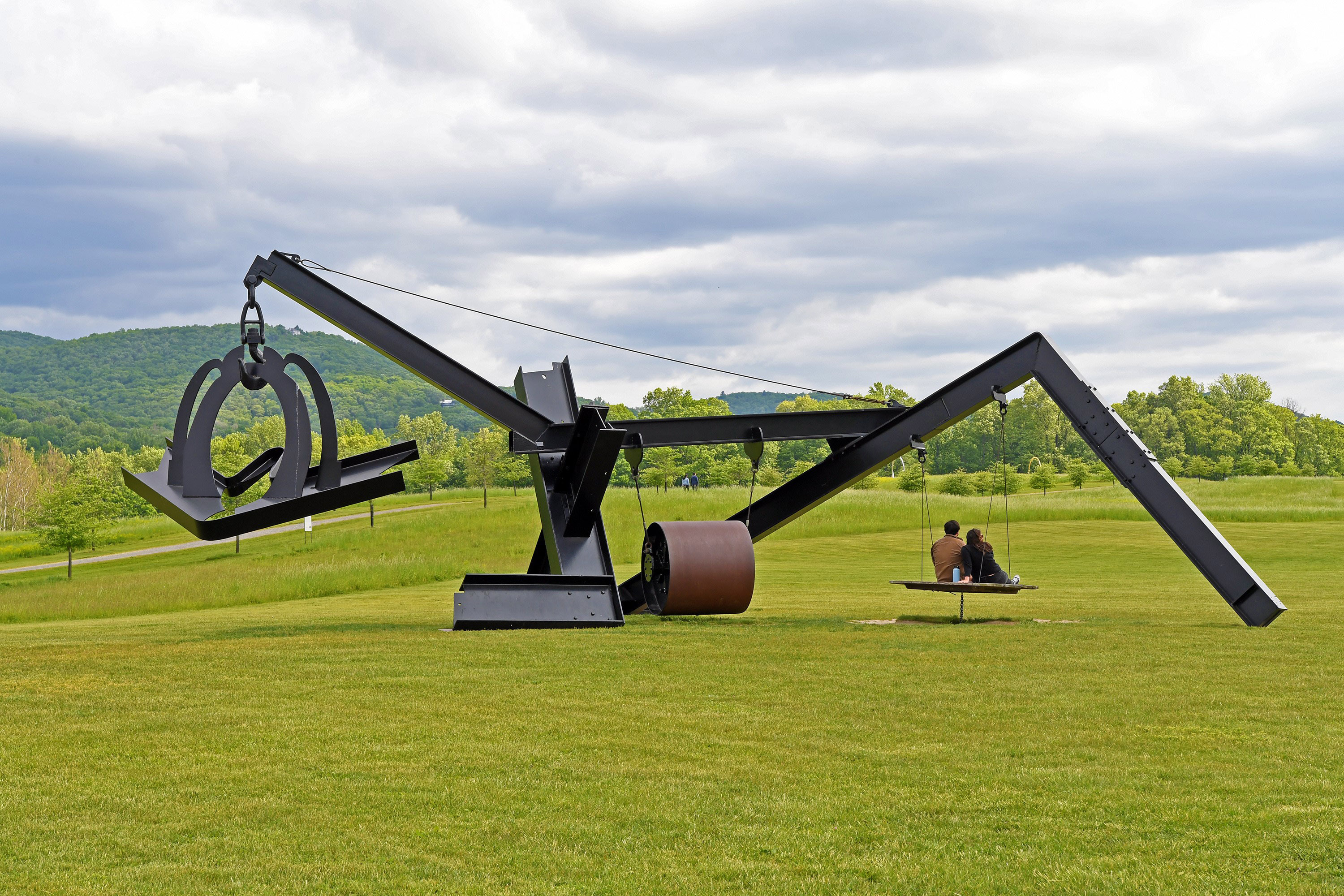 Storm king offers statue