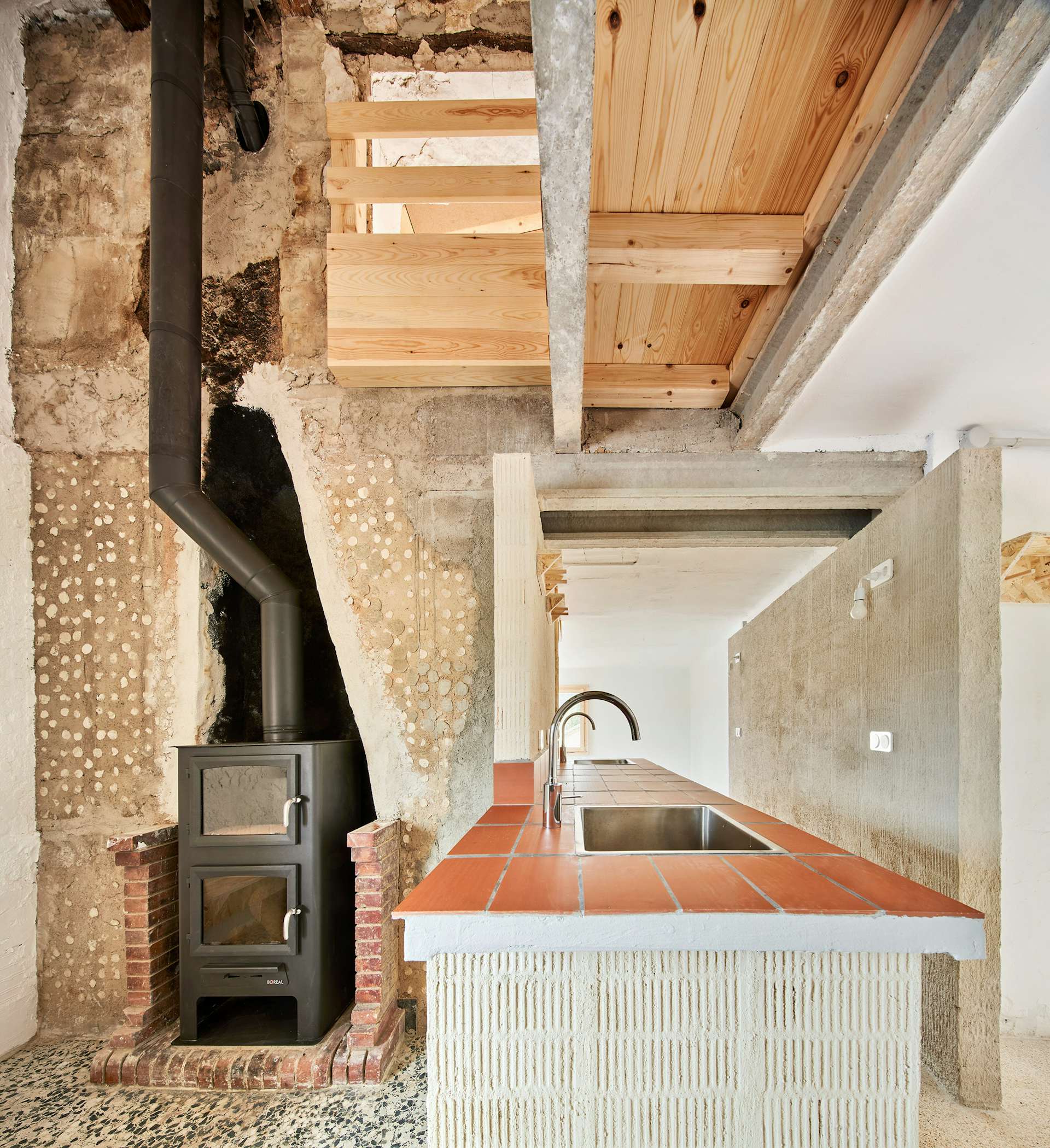 Photo 13 of 17 in In Spain, an Edgy Renovation Uses OfftheShelf