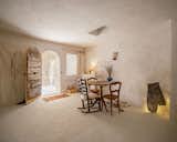 While on a walk through a nearby town, Eva saw an old door that caught her eye, knocked on it, and offered to buy it. Now it’s in her home.