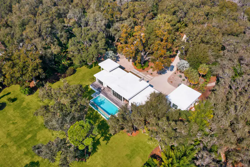 View of Photo 8 of 8 in It’s Always Summer at This $3.7M Minimalist Home in ...