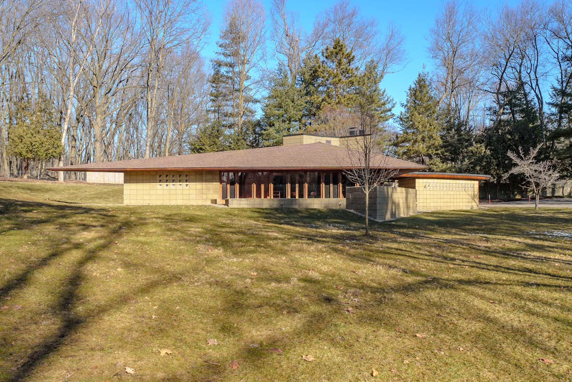 Photo 1 of 9 in Frank Lloyd Wright’s McCartney House Just Hit the ...