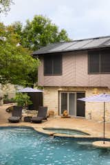 The couple’s home also features a resort-style pool and entertaining area that allows them to make the most of the outdoor lifestyle.