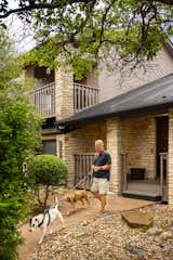 A Fashionable Photograph voltaic Roof Solved for Clear Vitality—and Errant Golf Balls—for a Couple in Texas