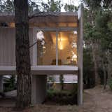 The front of the house has three bedrooms and is further from the ground by about half a story. On arrival, residents or guests can reach the front door by walking underneath this rectangular volume.