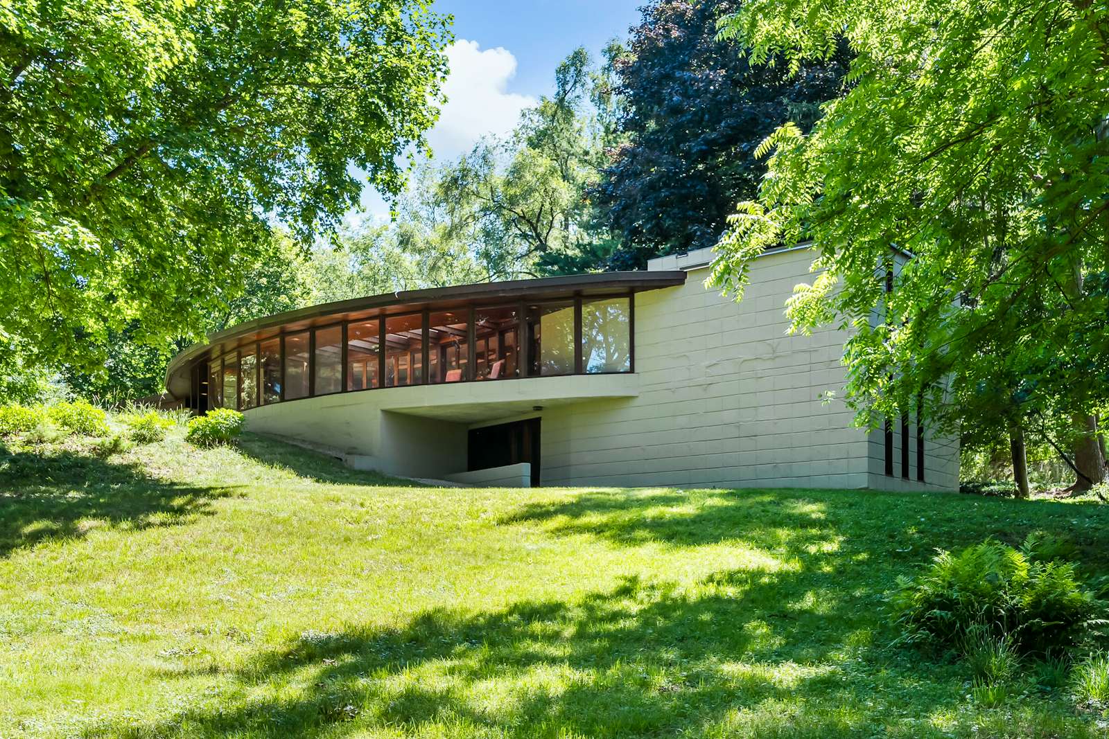 Photo 1 of 9 in Frank Lloyd Wright’s Winn House Just Hit the Market for ...