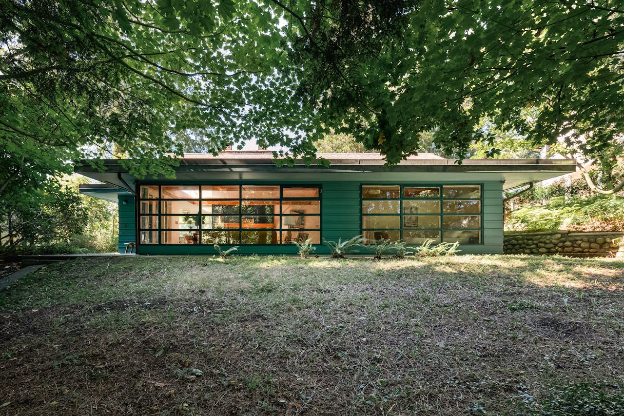 Creek House with blue facade and pitched roof