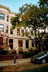 Exterior of a pink, cream-colored 1905 Brooklyn townhouse renovated by Sarah Jacoby for attorney Katie Fallow.