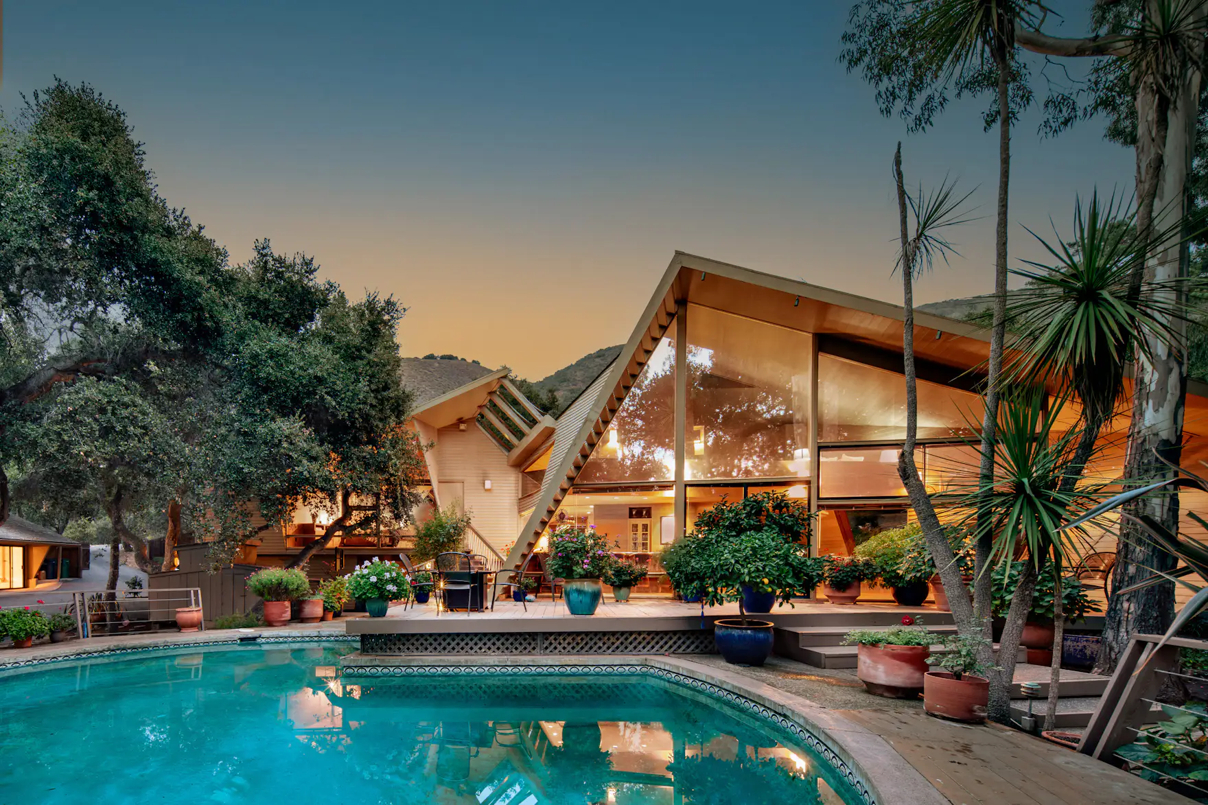 Photo 1 of 14 in dramatic angles define this 5m marcel sedletzky home