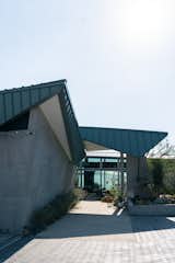 With complex geometry and irregular angles, the home’s unique exterior envelope and roofline present differently from different vantage points. Inside, the penchant for asymmetry continues. "We joke around at the fact that nothing seems to be at a right angle in this house," says Bata.&nbsp;