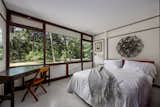 A 350-Year-Old Oak Lives at This $780K Usonian-Inspired Home in Florida - Photo 11 of 14 - 
