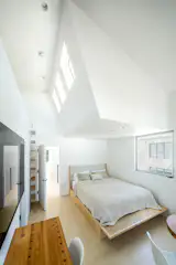 An Experimental Eric Owen Moss Home Is Up for Rent a Block From the Beach - Photo 7 of 11 - 