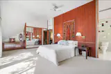 The Roof of This $775K Memphis Midcentury Curves All the Way to the Ground - Photo 9 of 15 - 