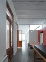 Homeowner Analía Espiga chose the red color of the cabinets. Finding the right shade took several tries. “It’s a sort of terracotta hue called Abundante Rubor” says Iachetti. “This was their idea, which we were happy to explore.”