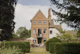 We’ll Never Be Royals—But You Can Live Like Queen Elizabeth I at This £7M English Manor - Photo 13 of 14 -
