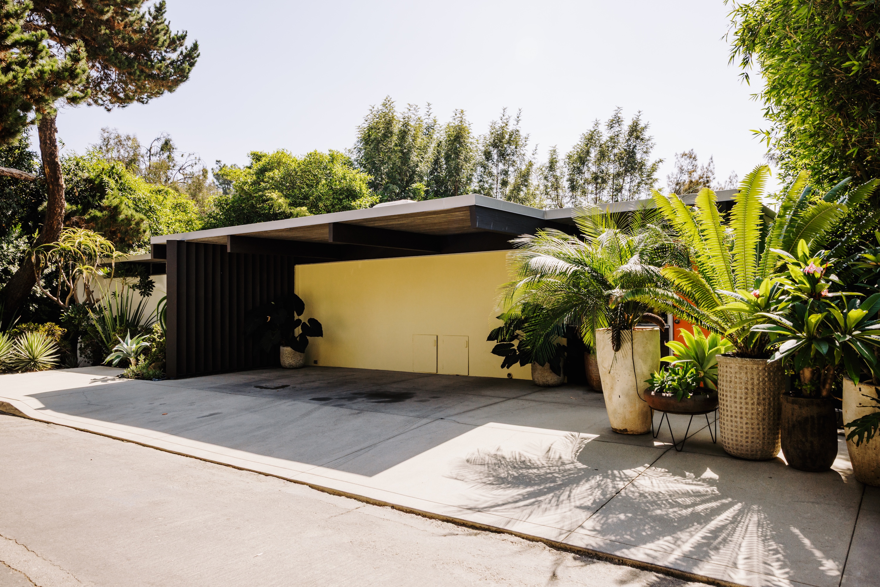 Dwell Featured This Richard Neutra Midcentury in L.A.—and It Just