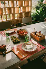 “We worked on the stonework, plastering, and exterior textures by modeling original finishes of Ibizan houses, but without falling into imitation,” says Jaime. “We reinterpreted their spirit through a contemporary language.”