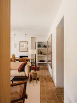 The oak Plaisir 2 side table is from Zeitraum.