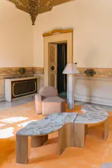 Modular coffee tables and sofa segments, in combination with a floor lamp, offered a more realistic application of the collection.