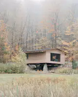 500-Million-Year-Old Boulders Prop Up This Small Cabin in New York