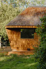 Marius Bendsen built a prefabricated summer house for his family in the Danish countryside. It emphasizes compact living and a small carbon footprint.