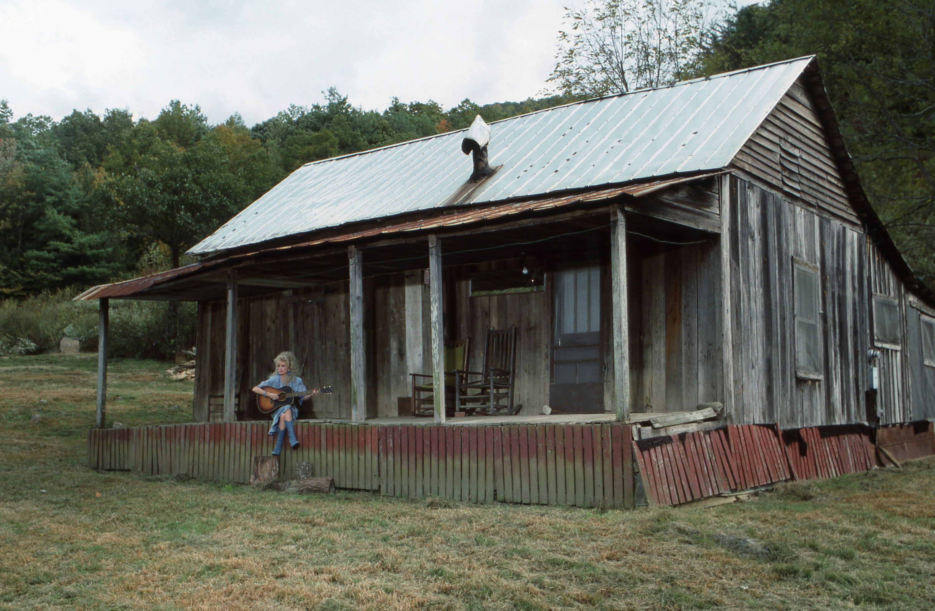 Dolly Parton Never Left Her Childhood Home Behind. We Shouldn't Either - Dwell