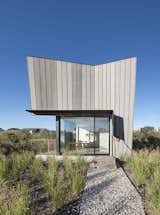  Photo 5 of 8 in Beach Hamptons by Bates Masi + Architects