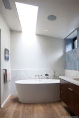 #RatnerResidence #modern #midcentury #canyon #two-story #structural #wood #interior #inside #windows #glass #bathroom #naturallight #bathtub #sink #tile #MarmolRadziner