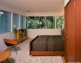 #StenHouse #modern #midcentury #Nuetra #1934 #interior #inside #bedroom #bed #rug #seating #storage #door #windows #lighting #SantaMonica #California #Pentagram #MarmolRadziner