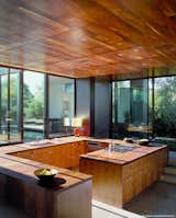 #ViennaWayResidence #modern #midcentury #inside #interior #windows #lighting #dining #wood #table #seating #kitchen #storage #naturallight #Venice #California #MarmolRadziner
