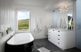 #TurnbullGriffinHaesloop #homestead #inside #indoor #interior #bathroom #bathtub #window