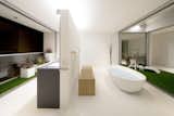 #danbrunn #flipflop #beachfront #residence #venice #california #glass #bathroom #bathtub #interior 