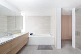 #danbrunn #thediplomat #apartment #wilshirecorridor #california #bathroom #bathtub #interior
