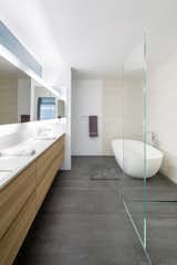#danbrunn #no9dream #residence #losangeles #california #bathroom #bathtub #glass #interior #renovation