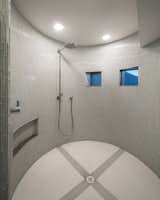 #FlynnRedux #modern #structure #midcentury #residence #interior #inside #indoor #bathroom #shower #minimal #window #lighting #dynamic #tile #coLABstudio