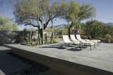 #modern #moltzresidence #ibarrarosanodesignarchitects #architecture #landscape #exterior #arizona #backyard #outdoor #seatingdesign #loungechair #dining 