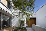 Outdoor and Garden  Photo 4 of 10 in House in Mihara by Leibal