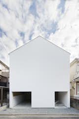 32.4 ° House is a minimalist architecture project located in Kanagawa, Japan, designed by naf architect & design inc. As the name suggests, a square plane within the home was rotated 32.4 degrees clockwise from the center, and four right triangle gaps were formed between itself and the outer plane. The right angles form balconies for the entrance and each room. For the inner planes, the architects placed large windows in order to extract as much natural light as possible.